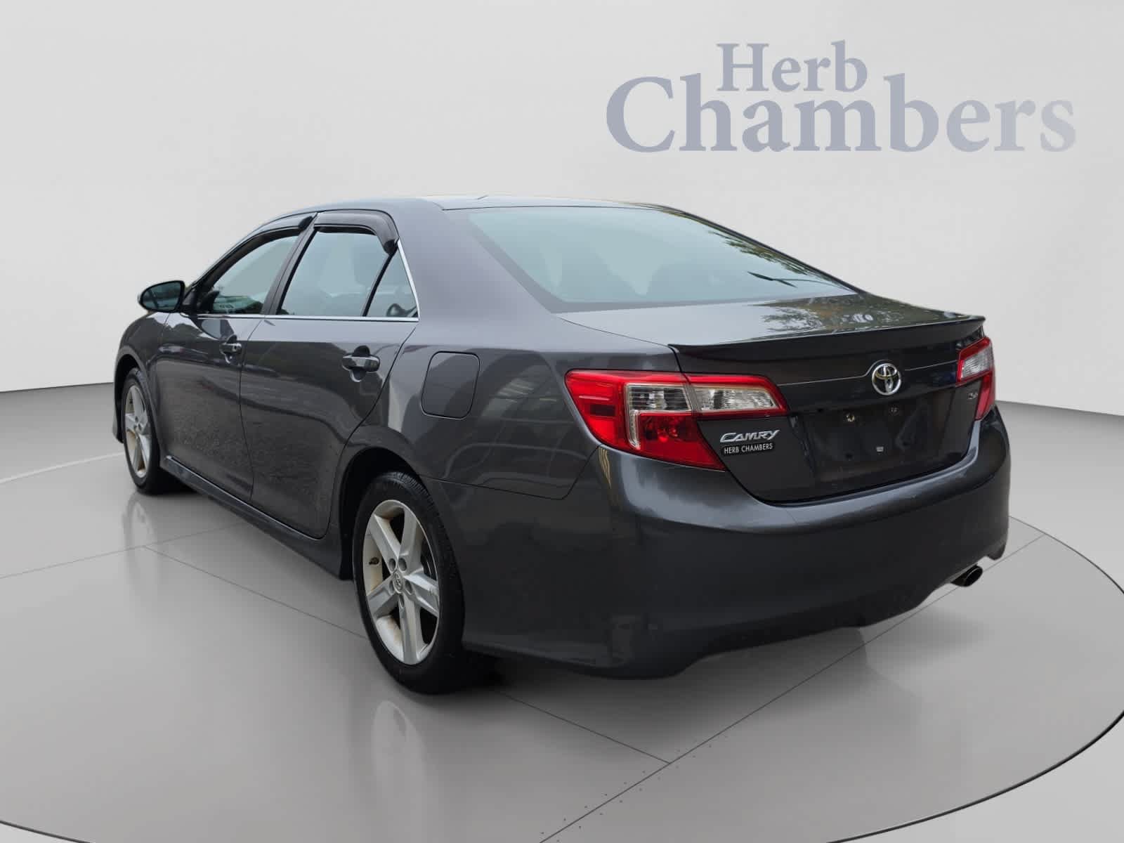 Used 2014 Toyota Camry SE FWD image 3