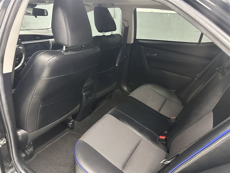 Used 2018 Toyota Corolla SE image 3