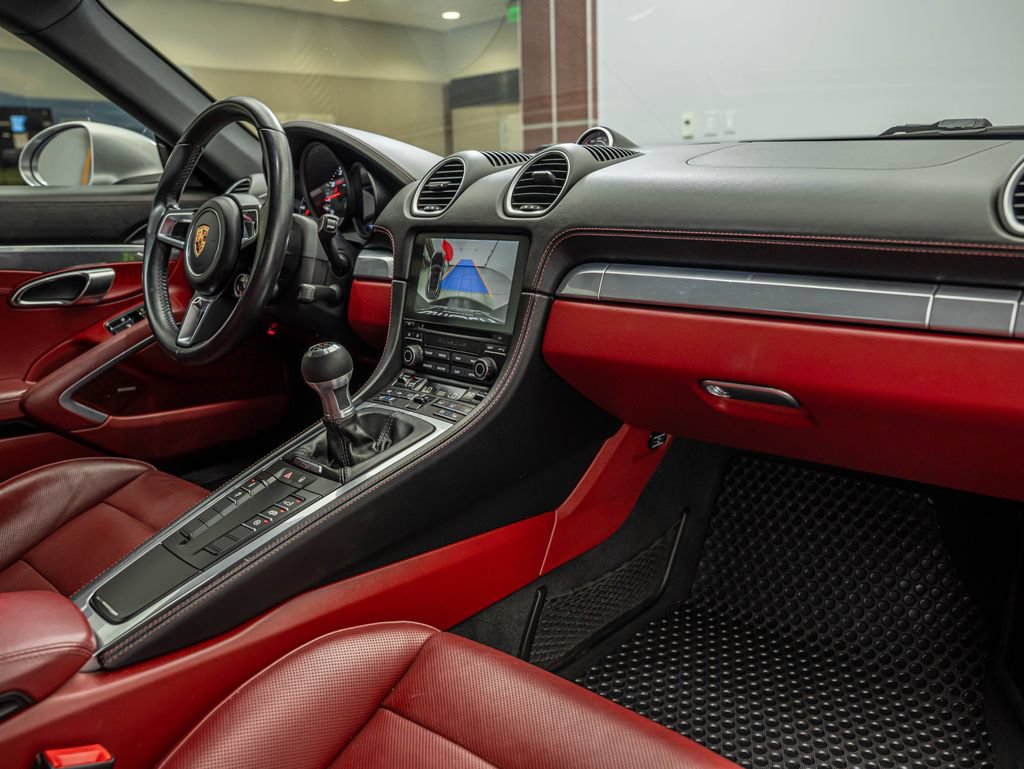 Used 2017 Porsche 718 Cayman RWD image 38