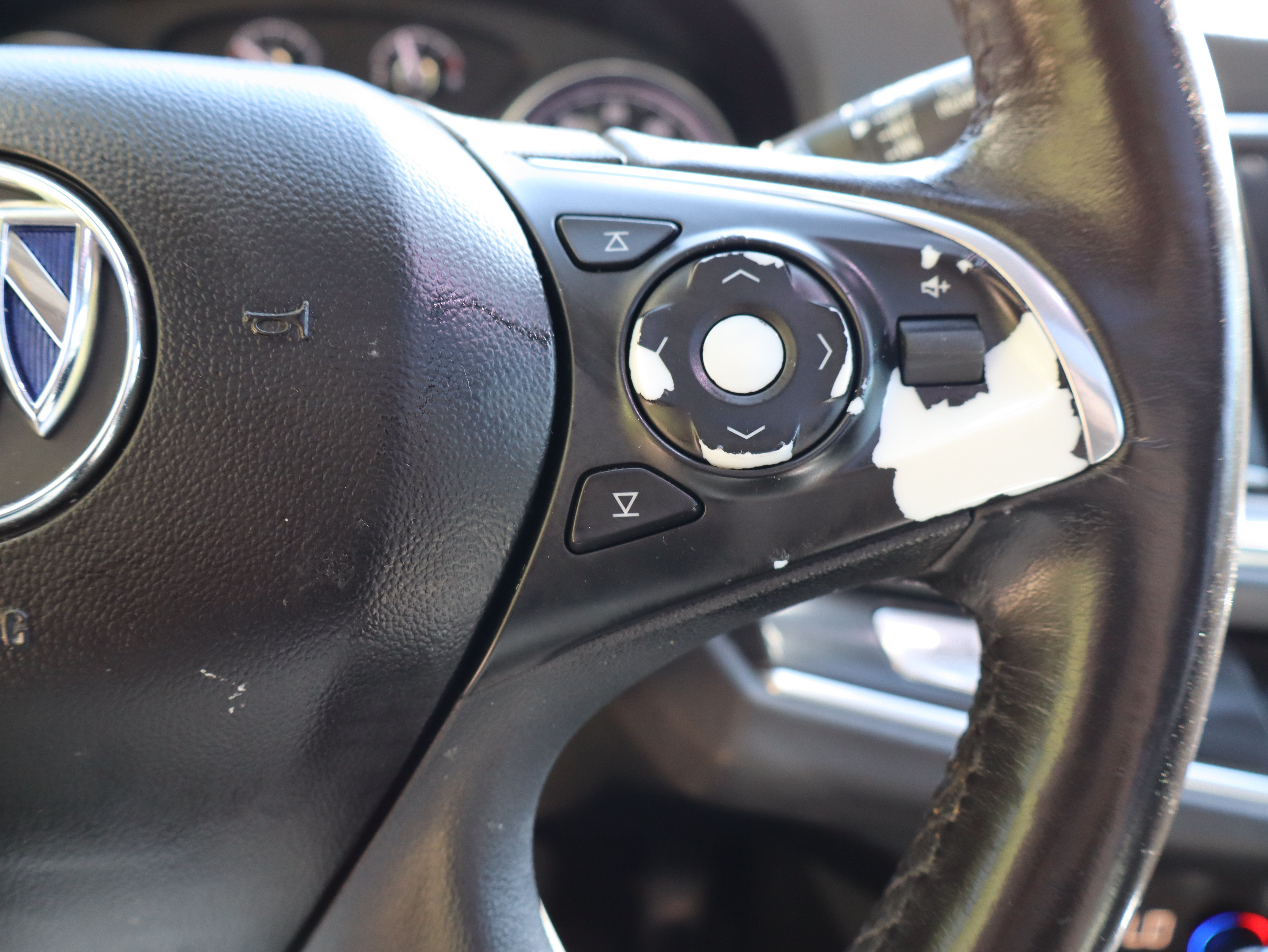 Used 2021 Buick Enclave Essence w/ Sport Touring Edition FWD image 28