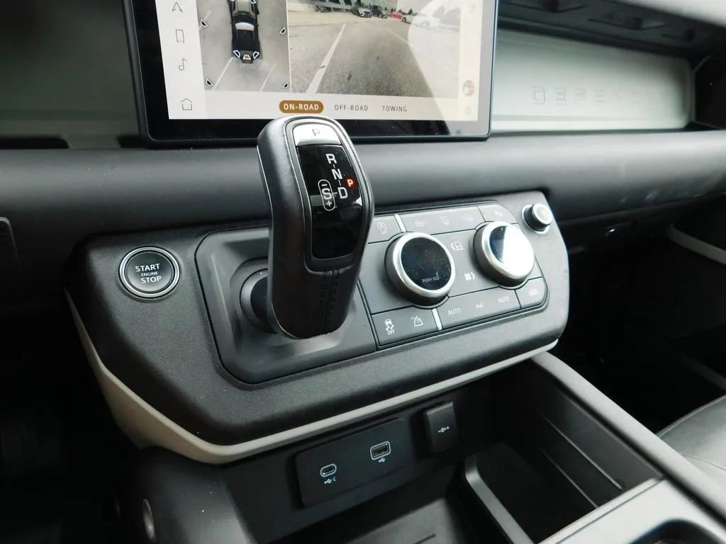 Used 2024 Land Rover Defender 90 S image 17