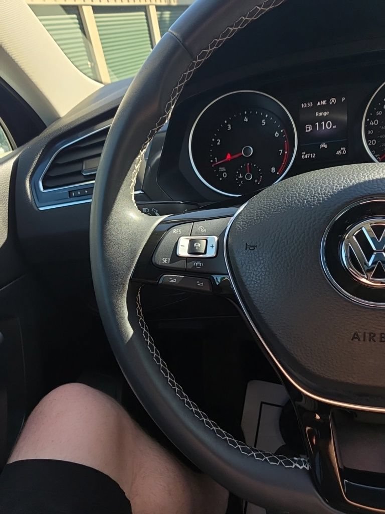 Used 2021 Volkswagen Tiguan SE w/ Panoramic Sunroof Package AWD/4WD image 28