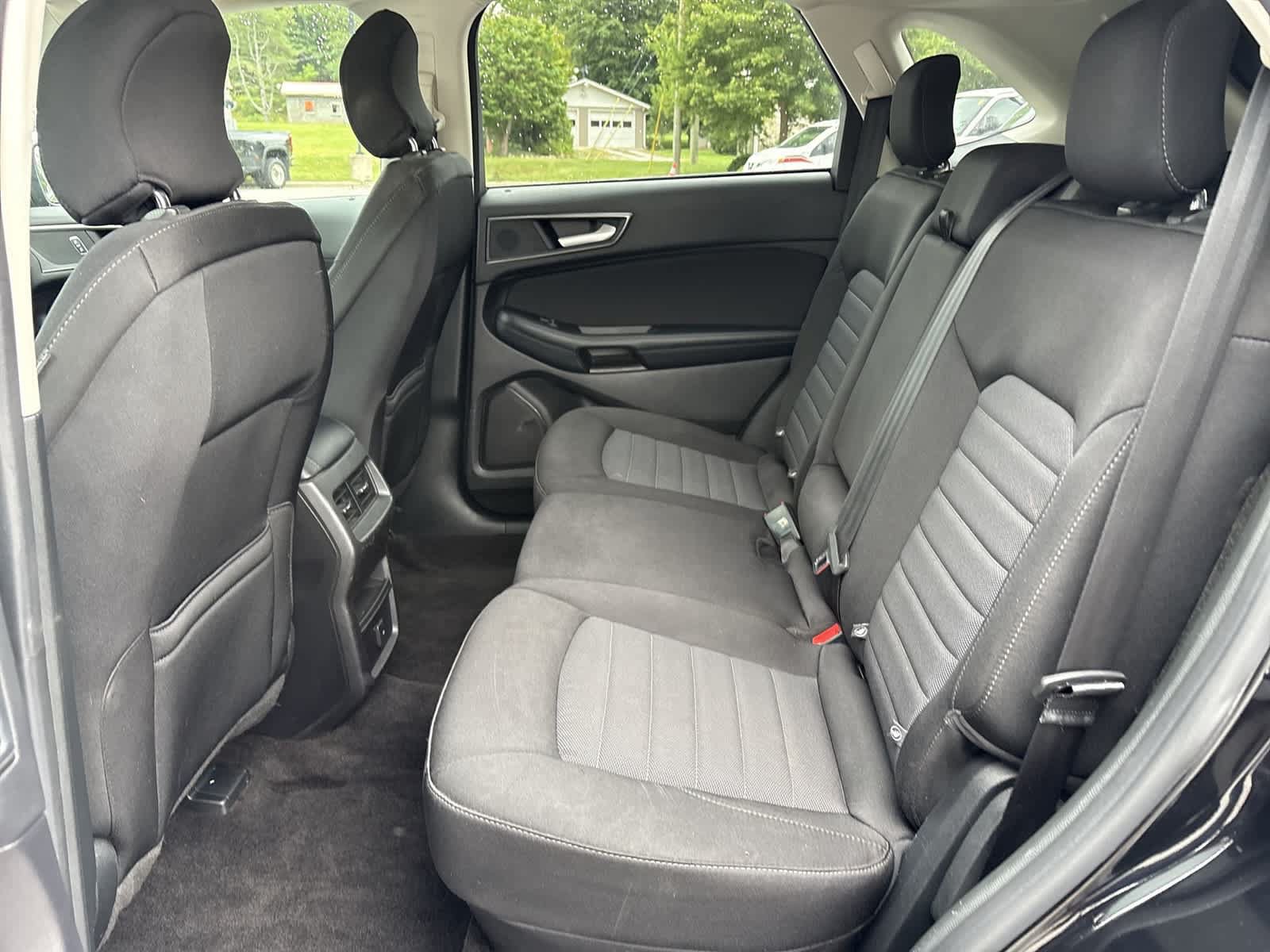 Used 2018 Ford Edge SE FWD image 23