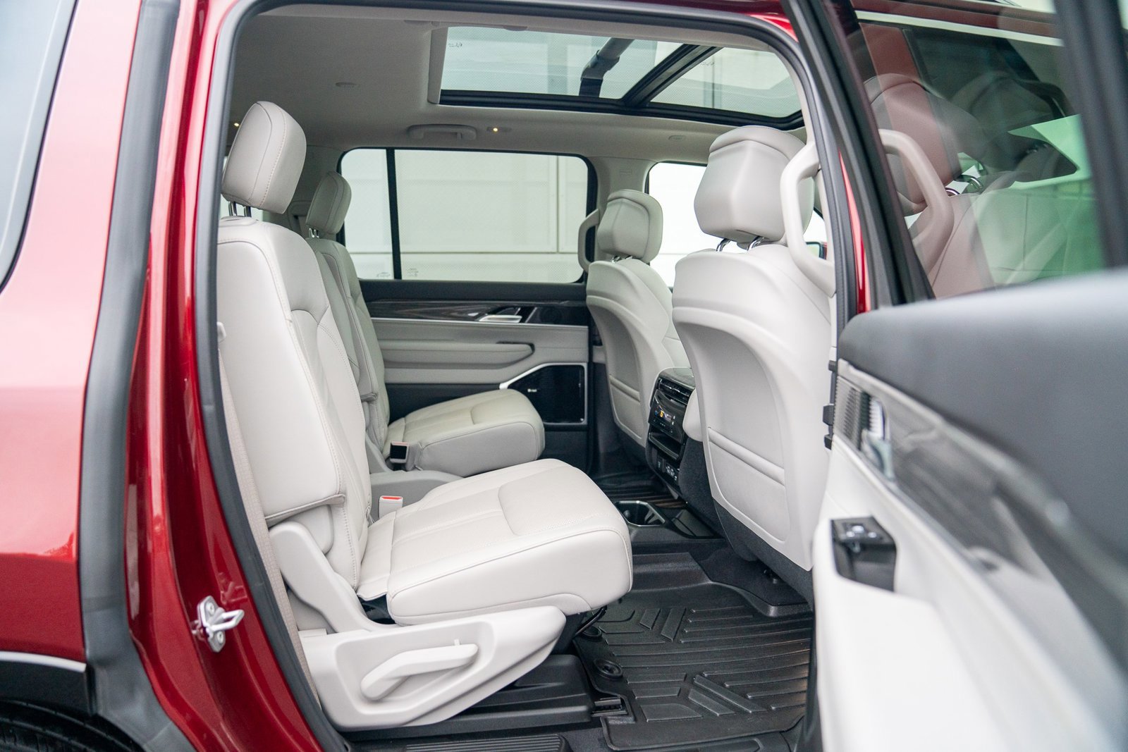 Used 2022 Jeep Wagoneer Series III w/ Premium Group I image 22