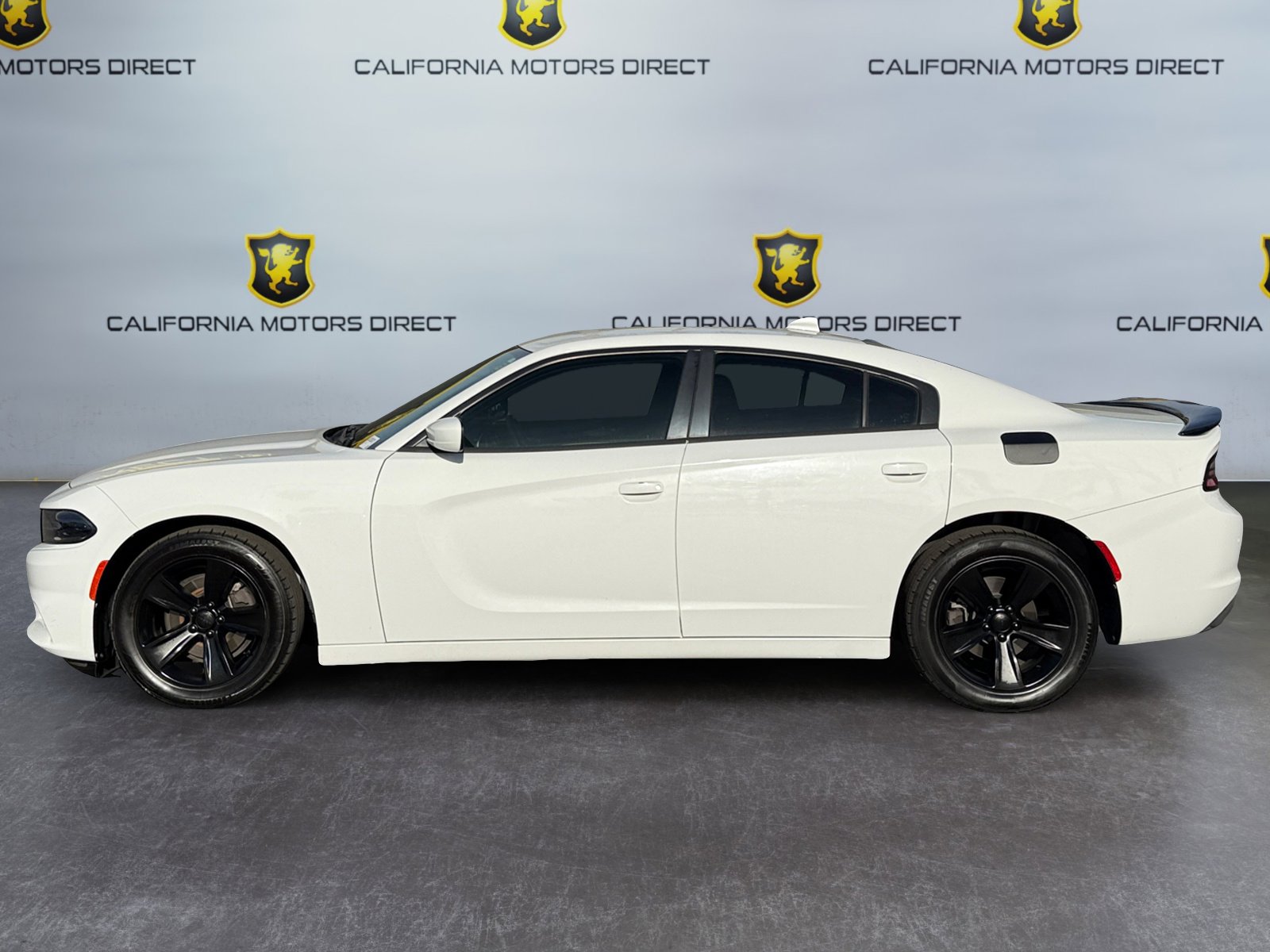 Used 2018 Dodge Charger SXT Plus w/ Driver Confidence Group image 2