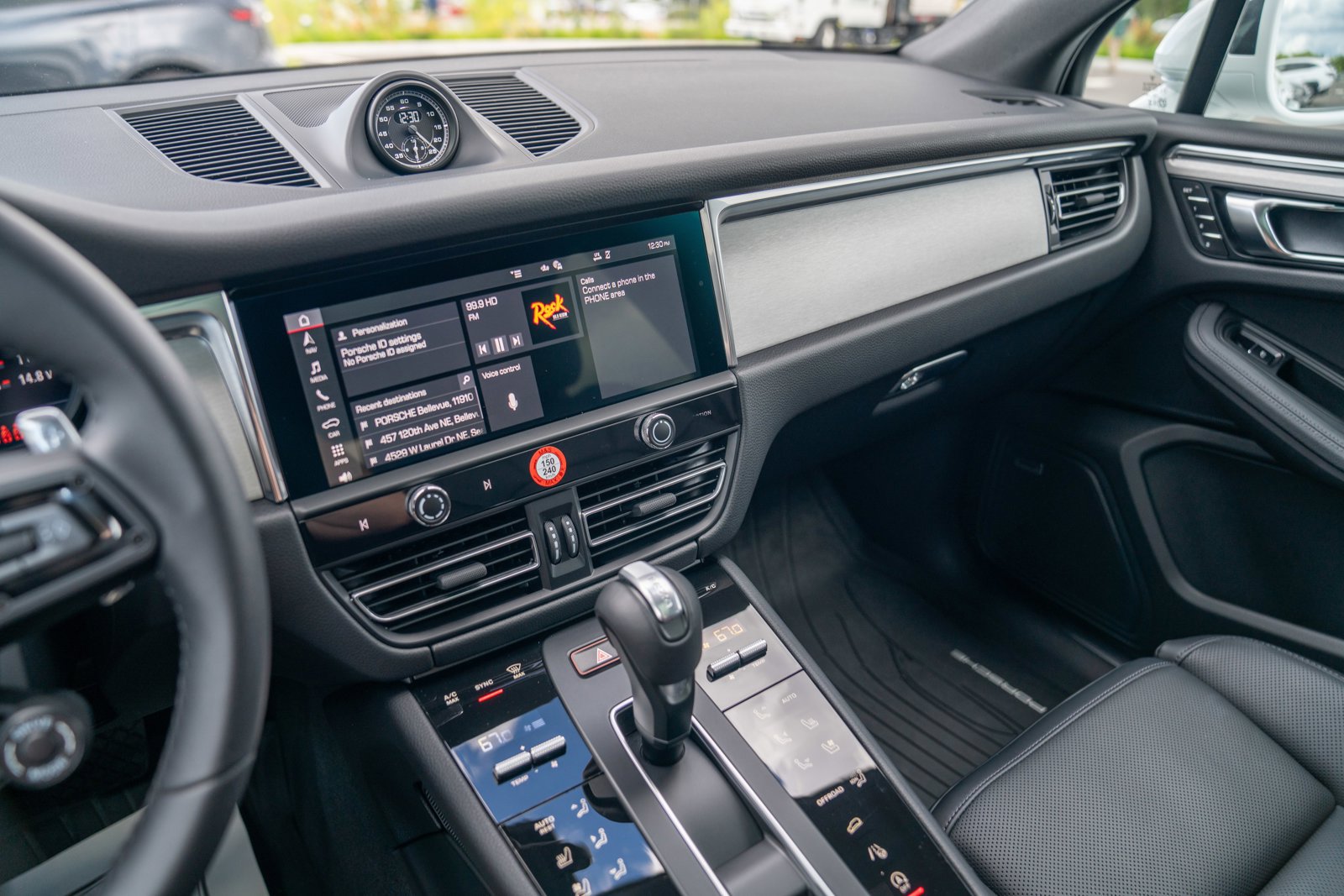 Certified 2026 Porsche Macan AWD/4WD image 16