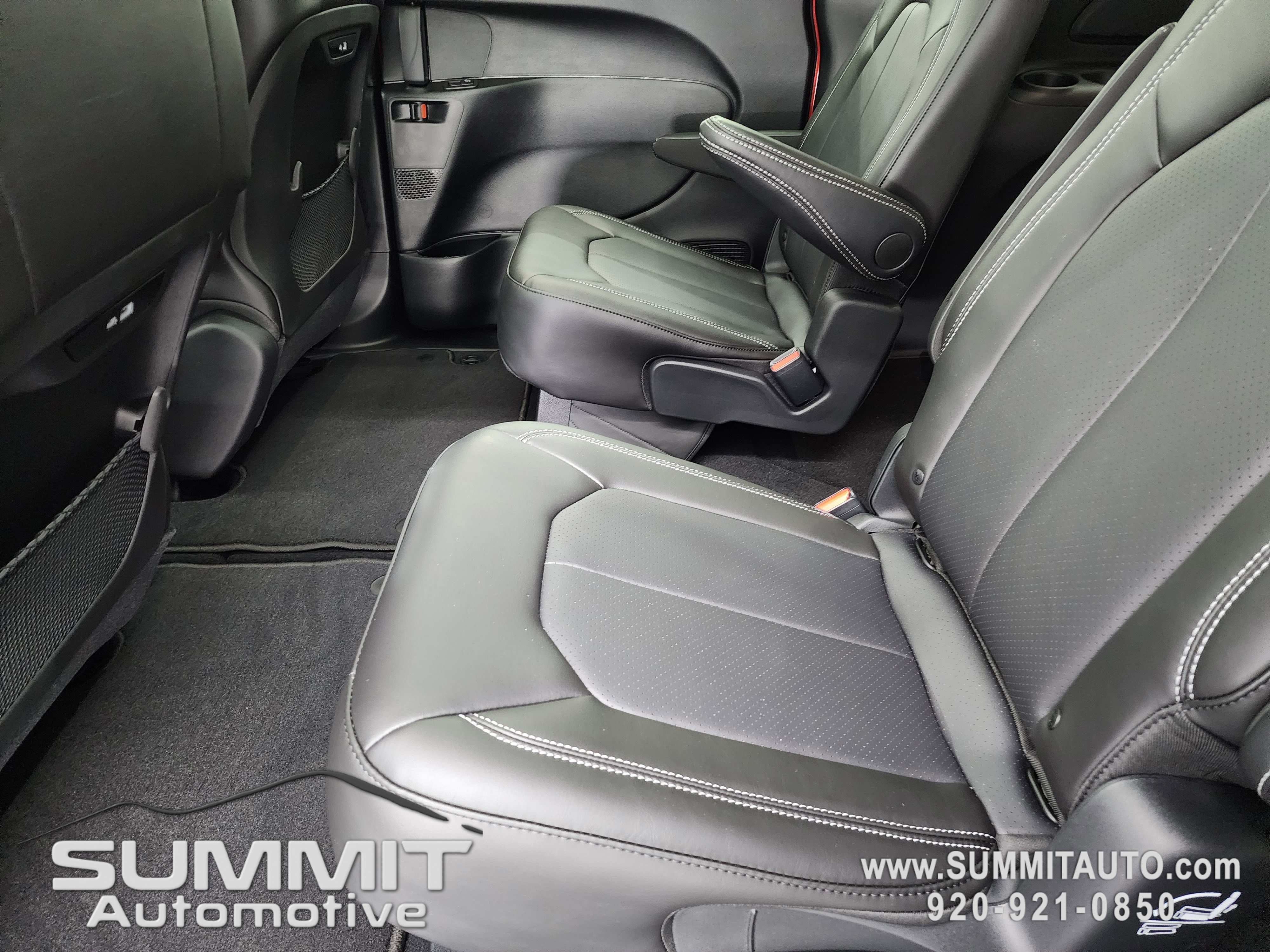 New 2026 Chrysler Pacifica Select AWD/4WD image 39
