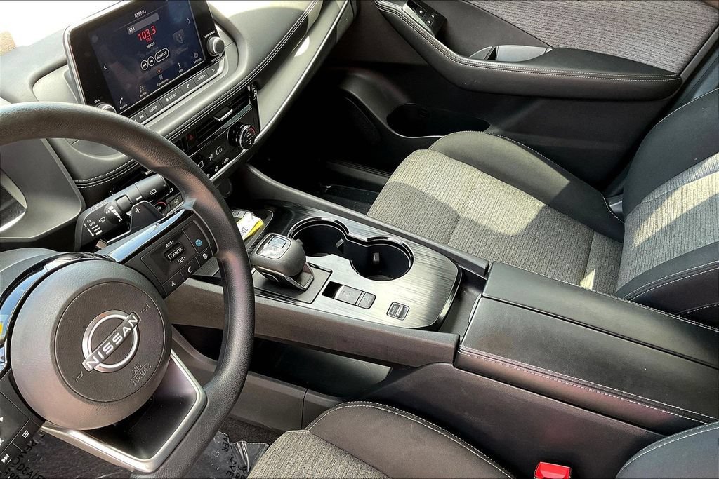 Used 2022 Nissan Rogue SV FWD image 9
