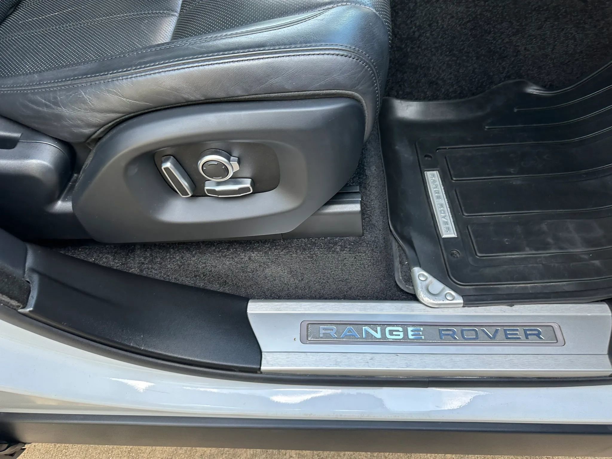 Used 2017 Land Rover Range Rover Long Wheelbase Supercharged image 30