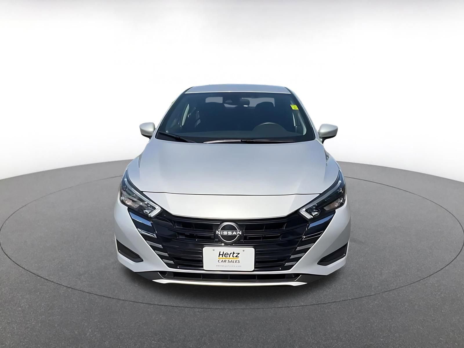 Used 2025 Nissan Versa SV image 4