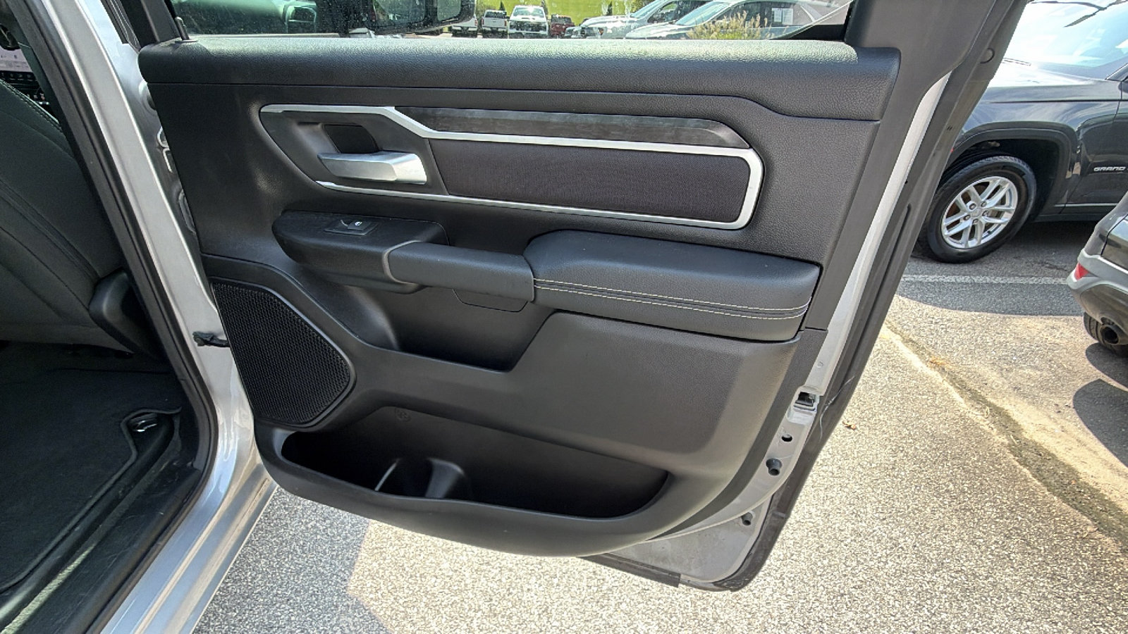 Used 2023 RAM 1500 Big Horn AWD/4WD image 19