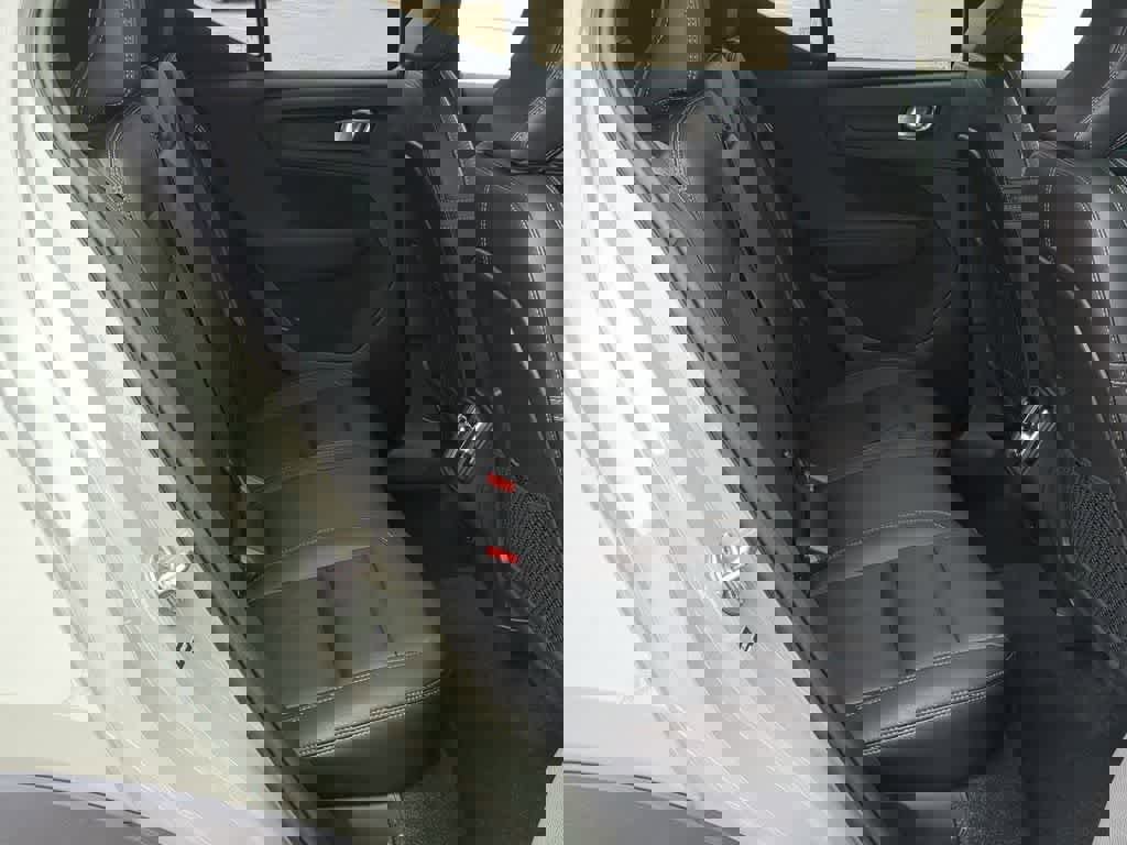 Used 2023 Volvo XC40 B5 Plus w/ Driver Assist Package image 19