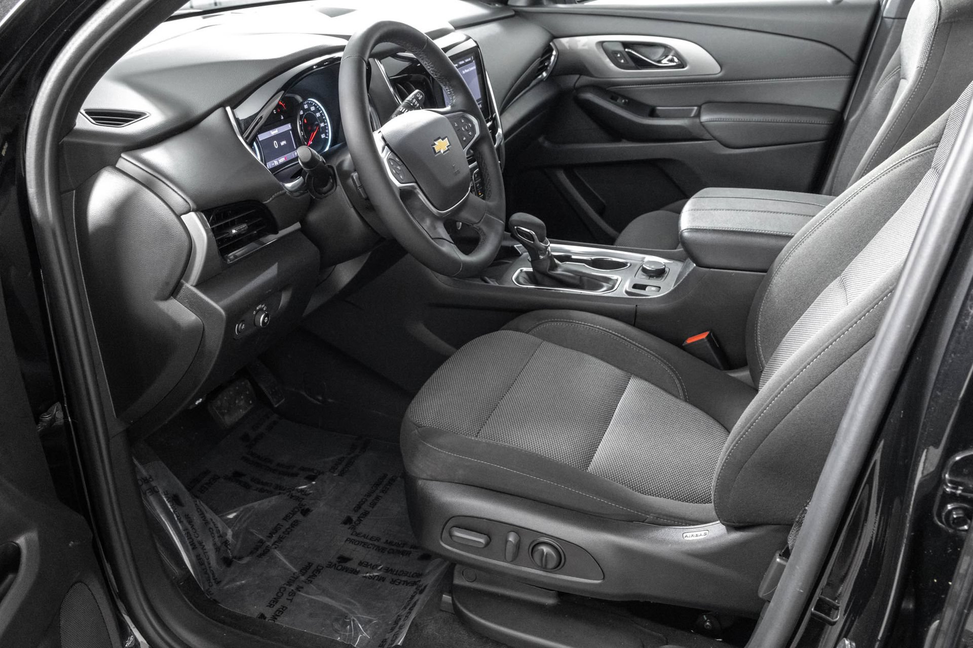 Used 2023 Chevrolet Traverse LT FWD image 7