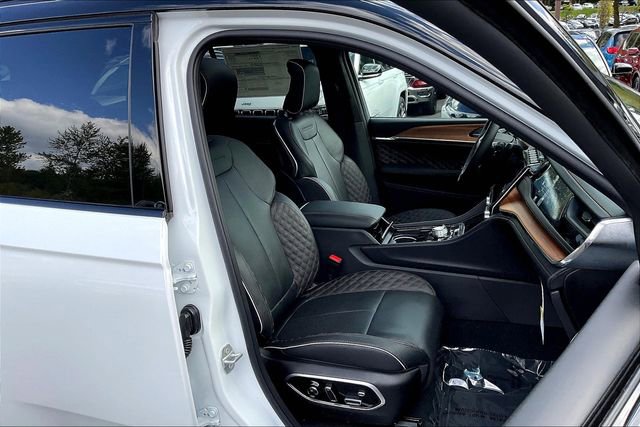 New 2025 Jeep Grand Cherokee Summit AWD/4WD image 26