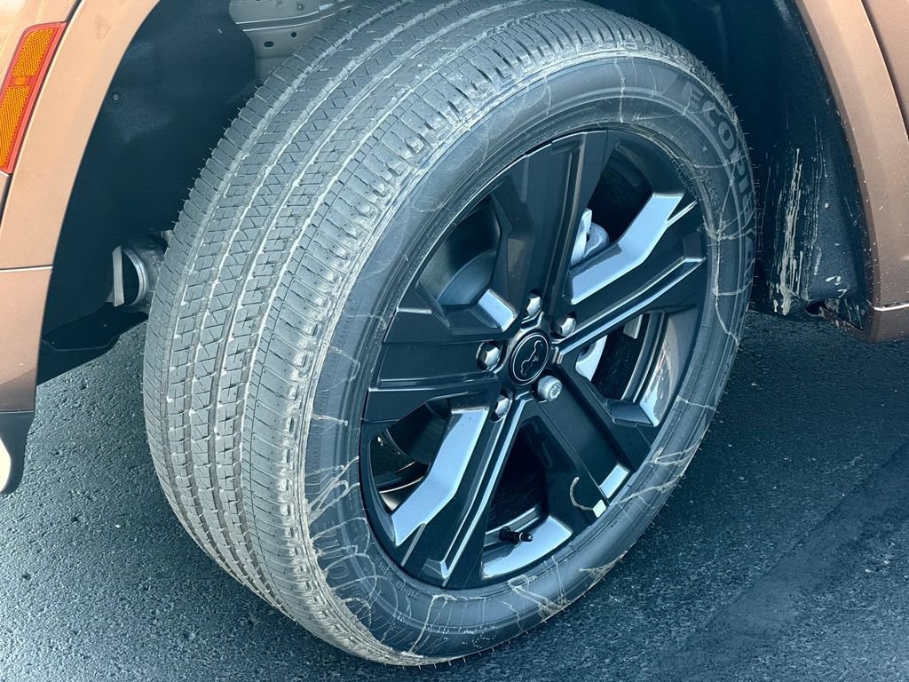 New 2027 Jeep Grand Cherokee Limited AWD/4WD image 9