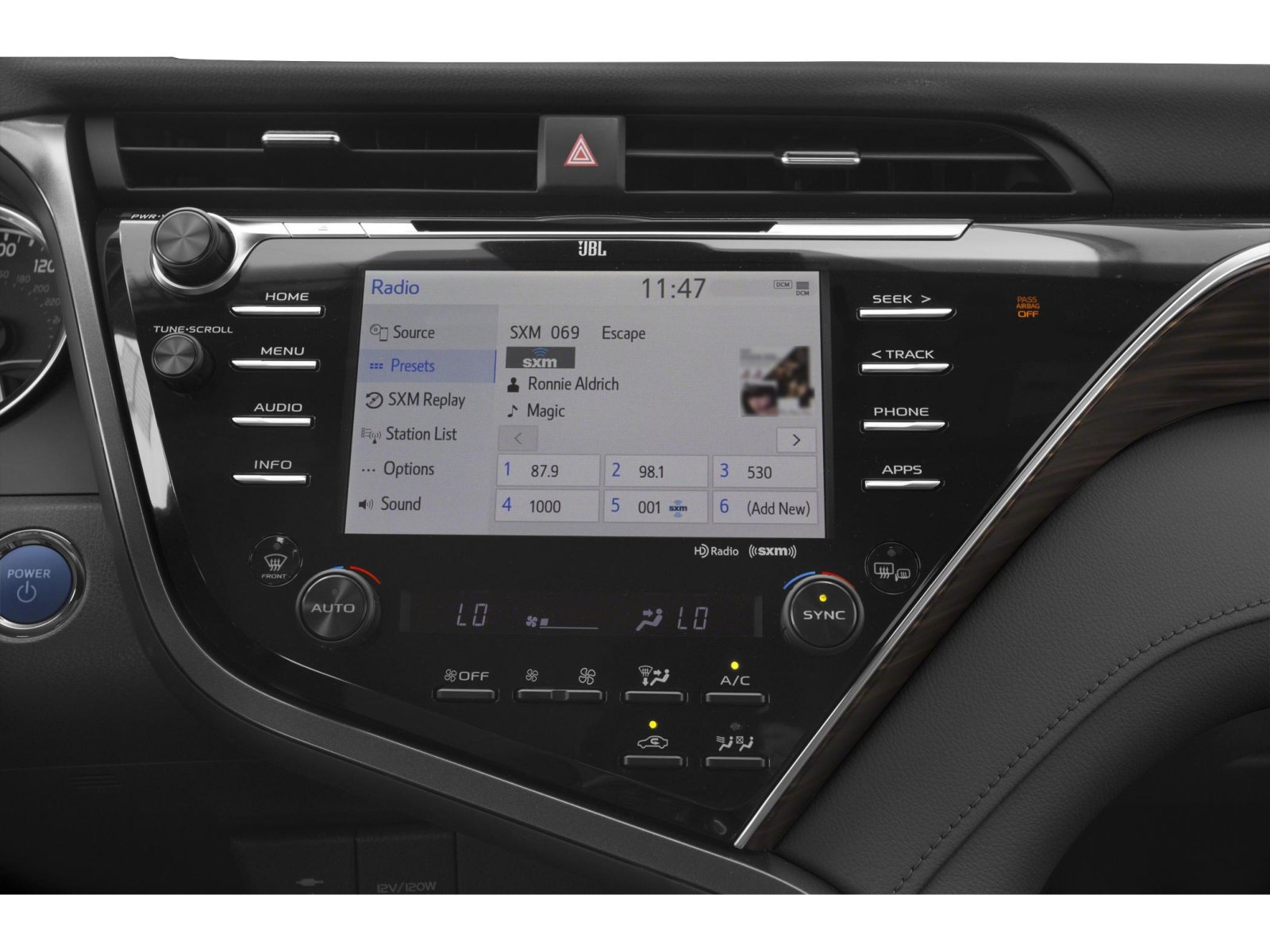 Used 2020 Toyota Camry XLE w/ Sunroof Package FWD image 10