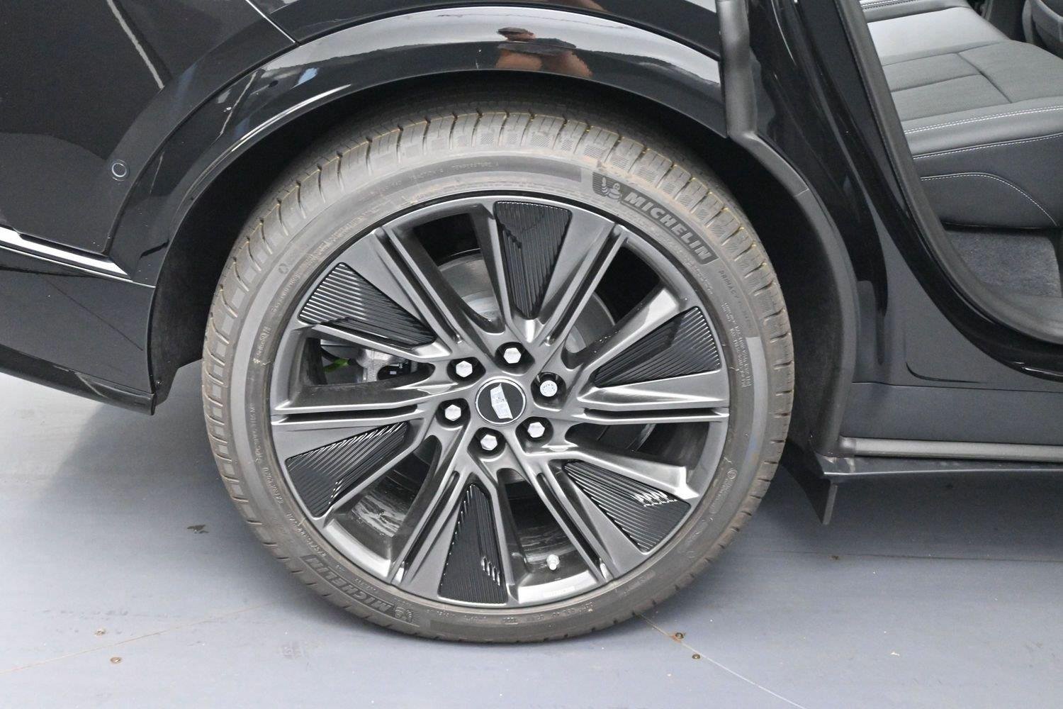 New 2027 Cadillac Lyriq Signature Sport AWD/4WD image 35