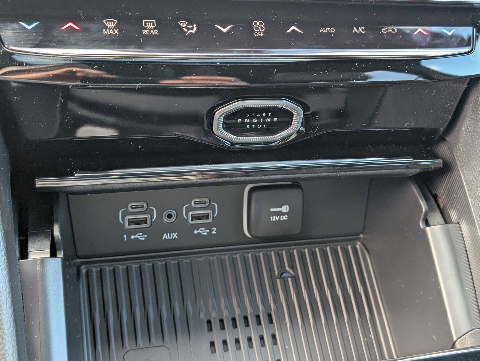 New 2026 Jeep Grand Cherokee Altitude image 14