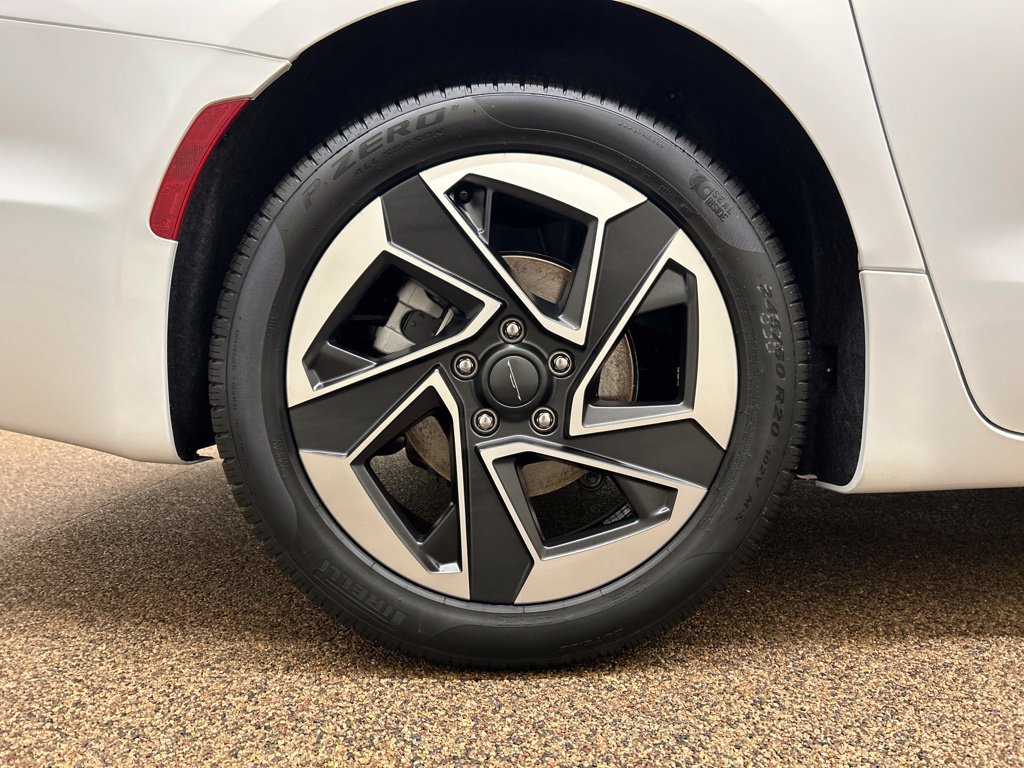 New 2027 Chrysler Pacifica Limited FWD image 29