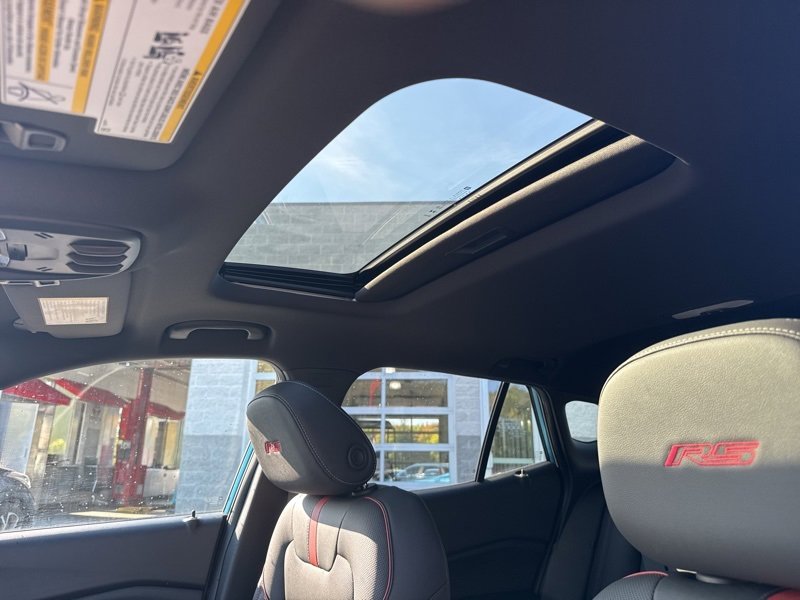 New 2025 Chevrolet Trax RS w/ Sunroof Package image 14