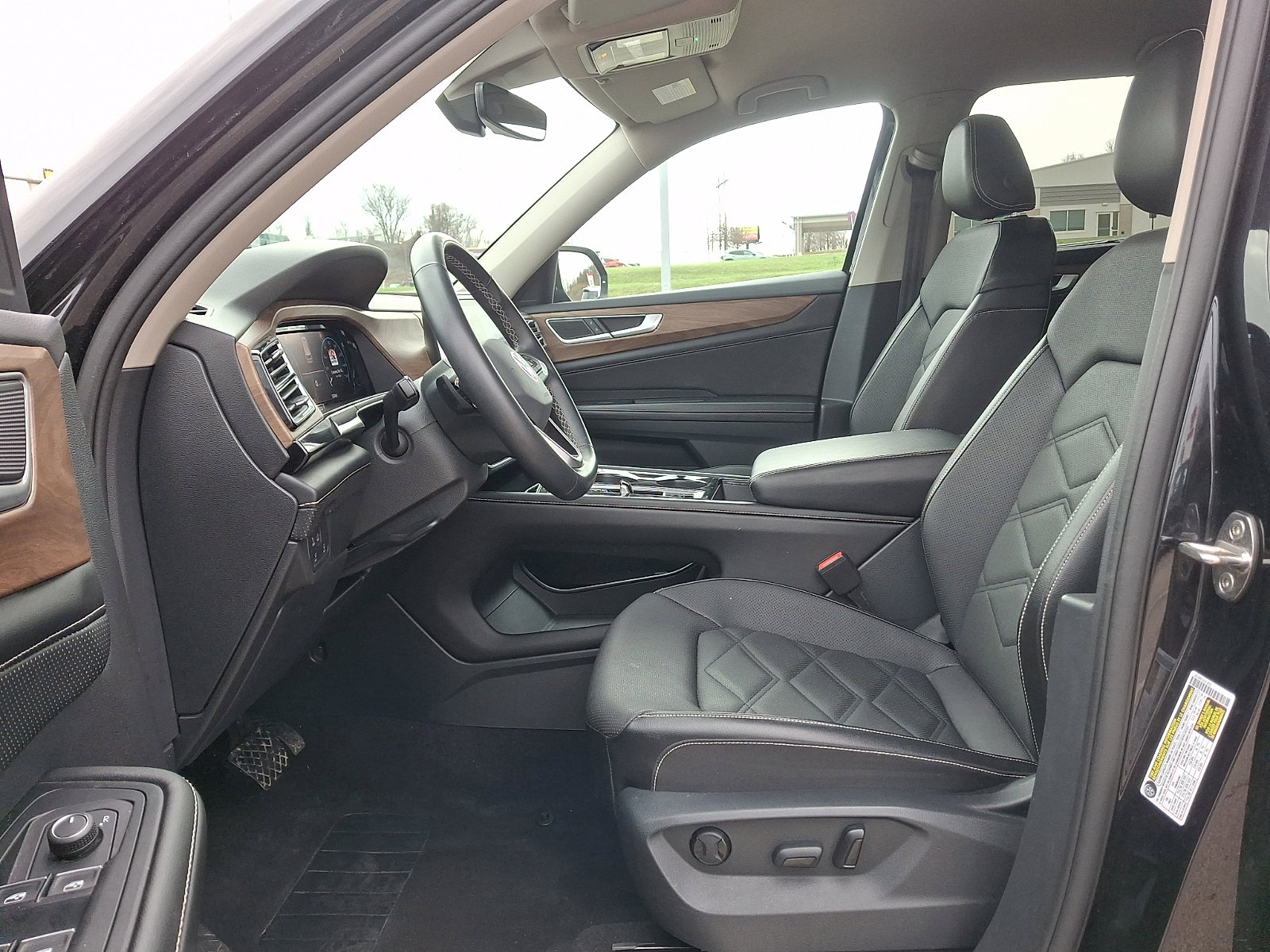 Used 2024 Volkswagen Atlas SE image 14