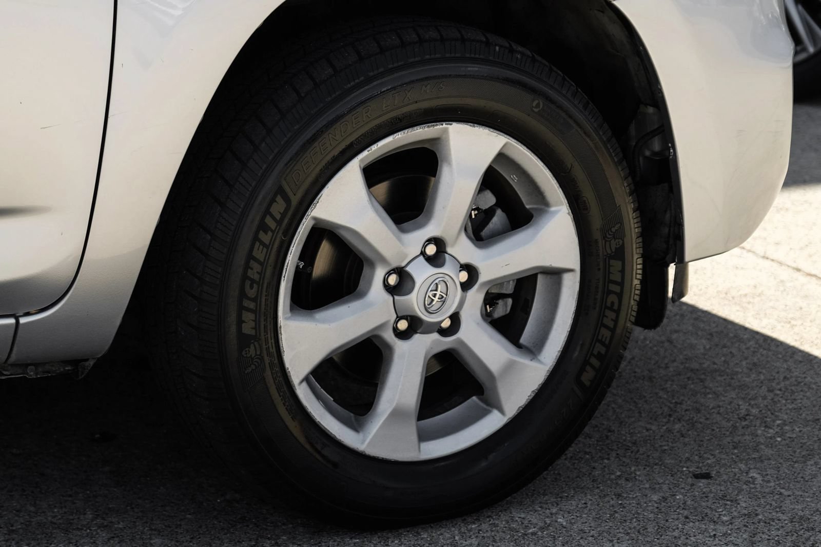 Used 2014 Toyota RAV4 EV FWD image 52
