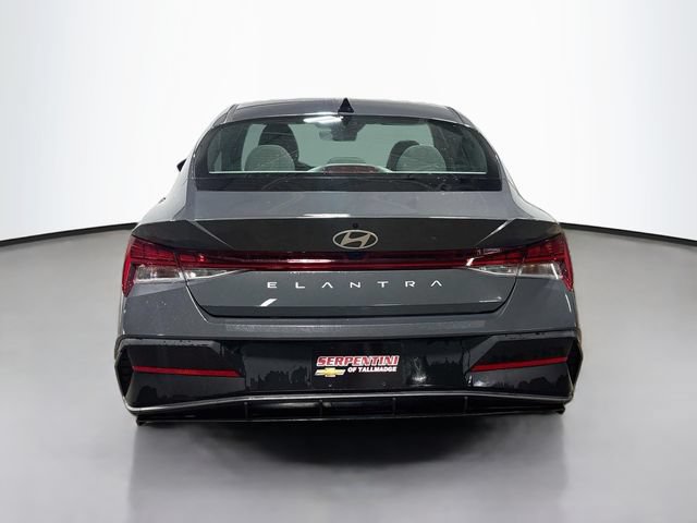 Used 2024 Hyundai Elantra SEL w/ Convenience Package FWD image 7