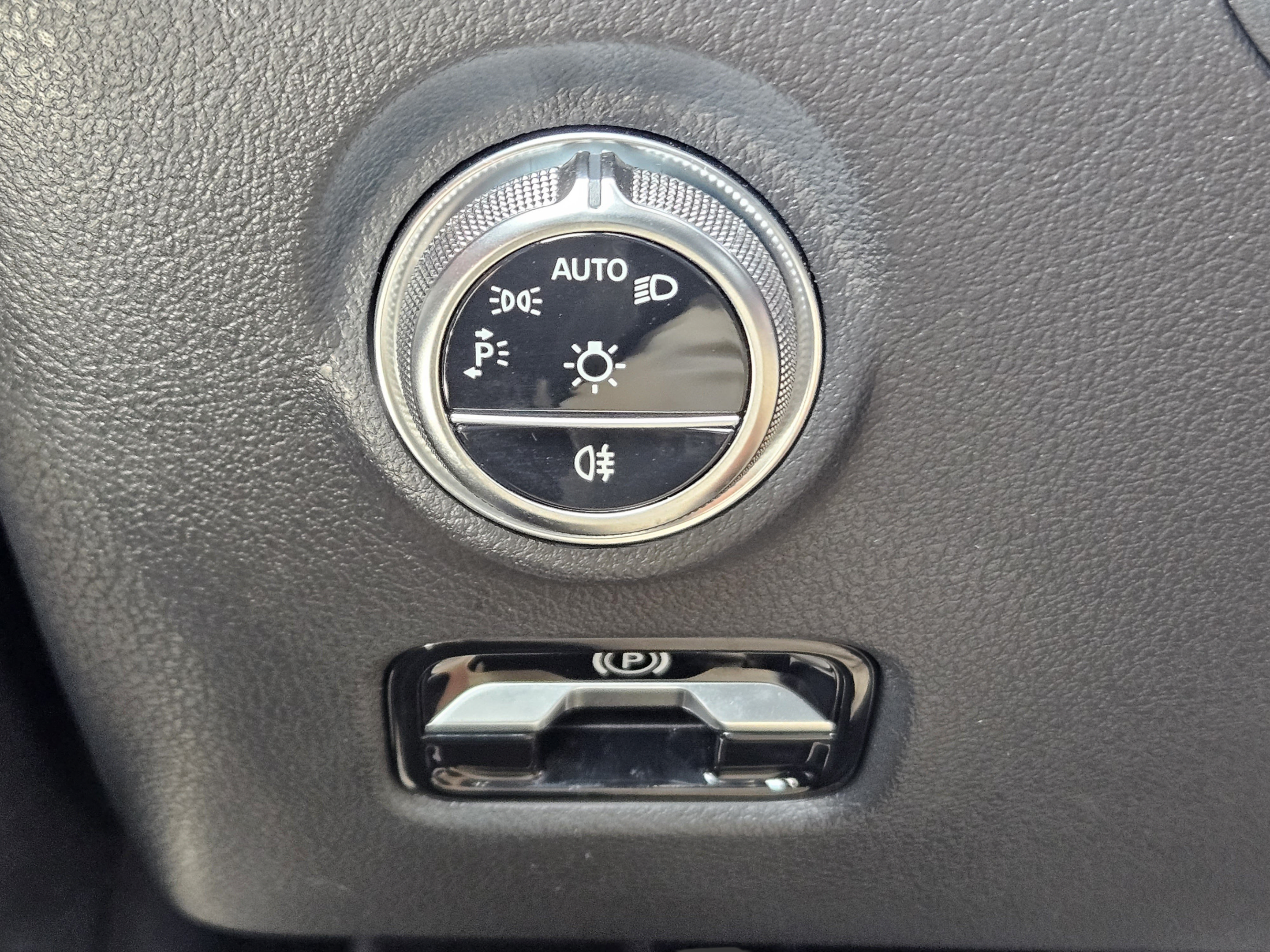 Used 2023 Mercedes-Benz C 300 Sedan image 30