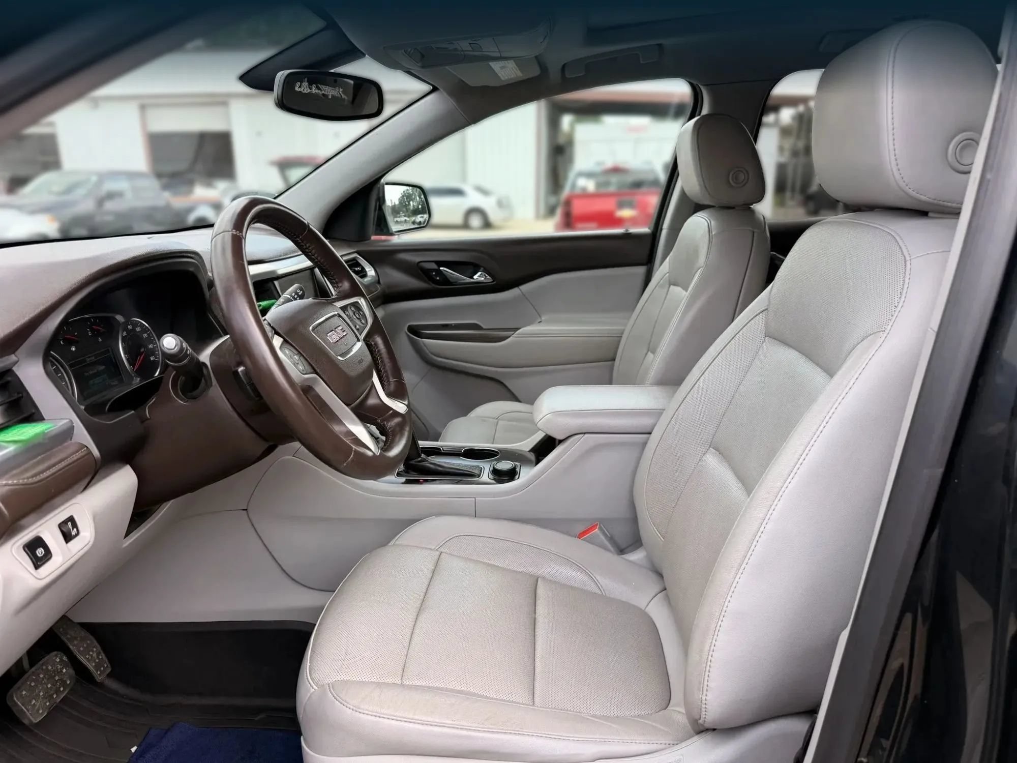 Used 2017 GMC Acadia SLT w/ LPO, Black Accent Package FWD image 2