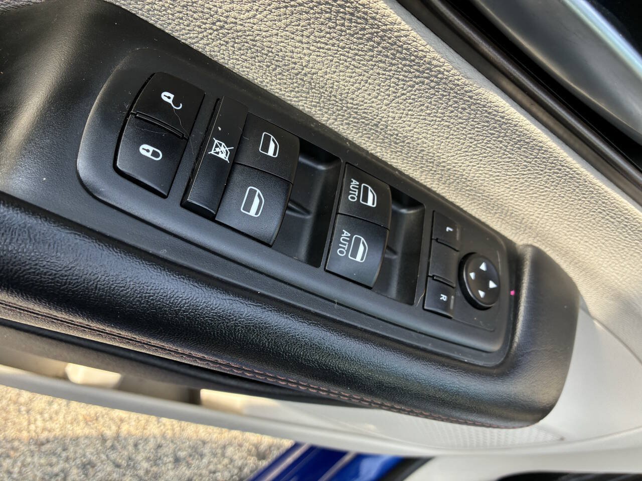 Used 2019 Chrysler Pacifica Touring-L FWD image 36