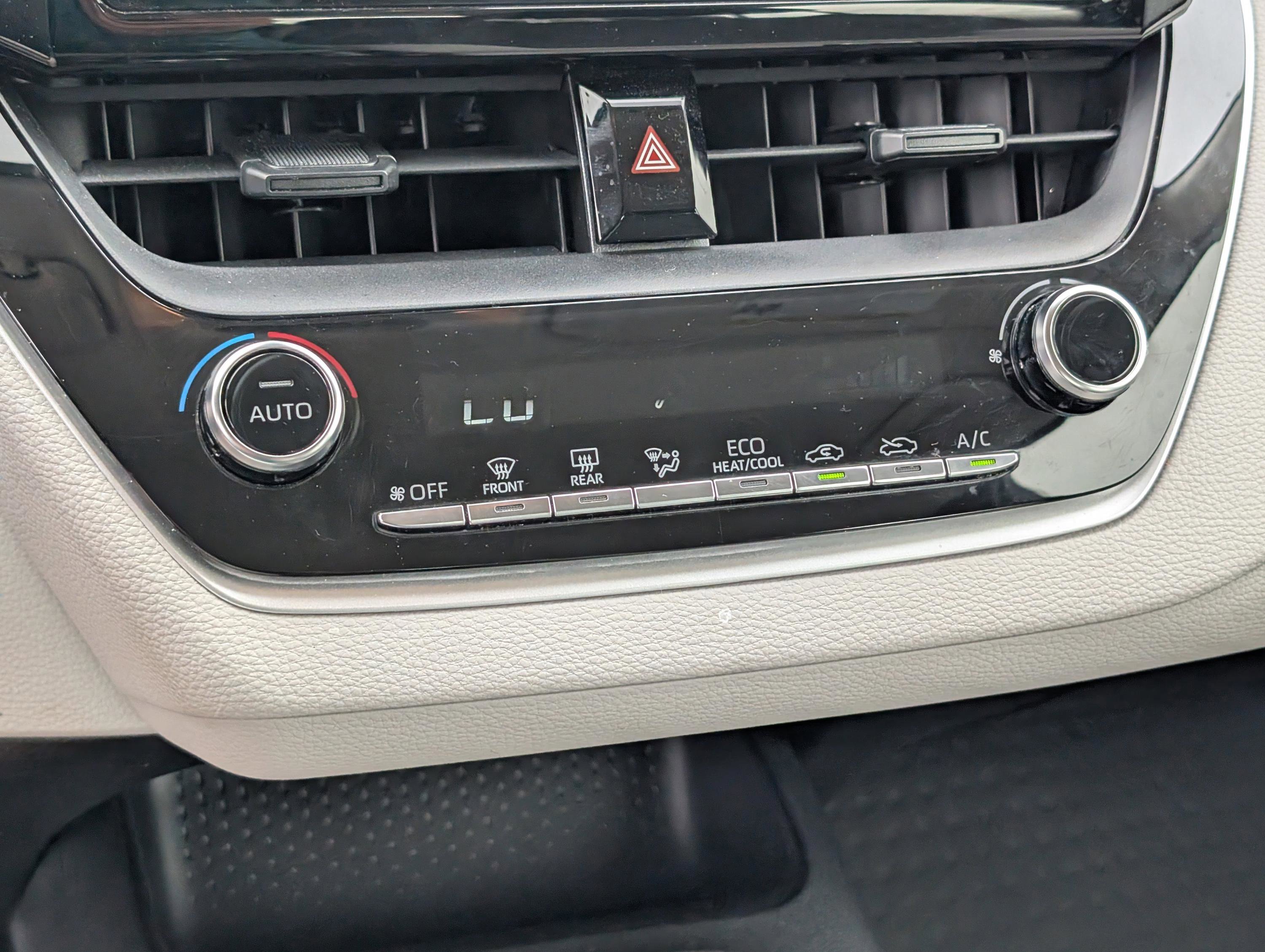 Used 2022 Toyota Corolla LE FWD image 25