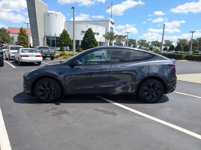 Used 2024 Tesla Model Y Long Range AWD/4WD image 8