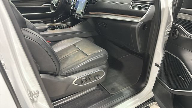 Used 2024 Jeep Wagoneer L Series II w/ Flexible Seating Group AWD/4WD image 33