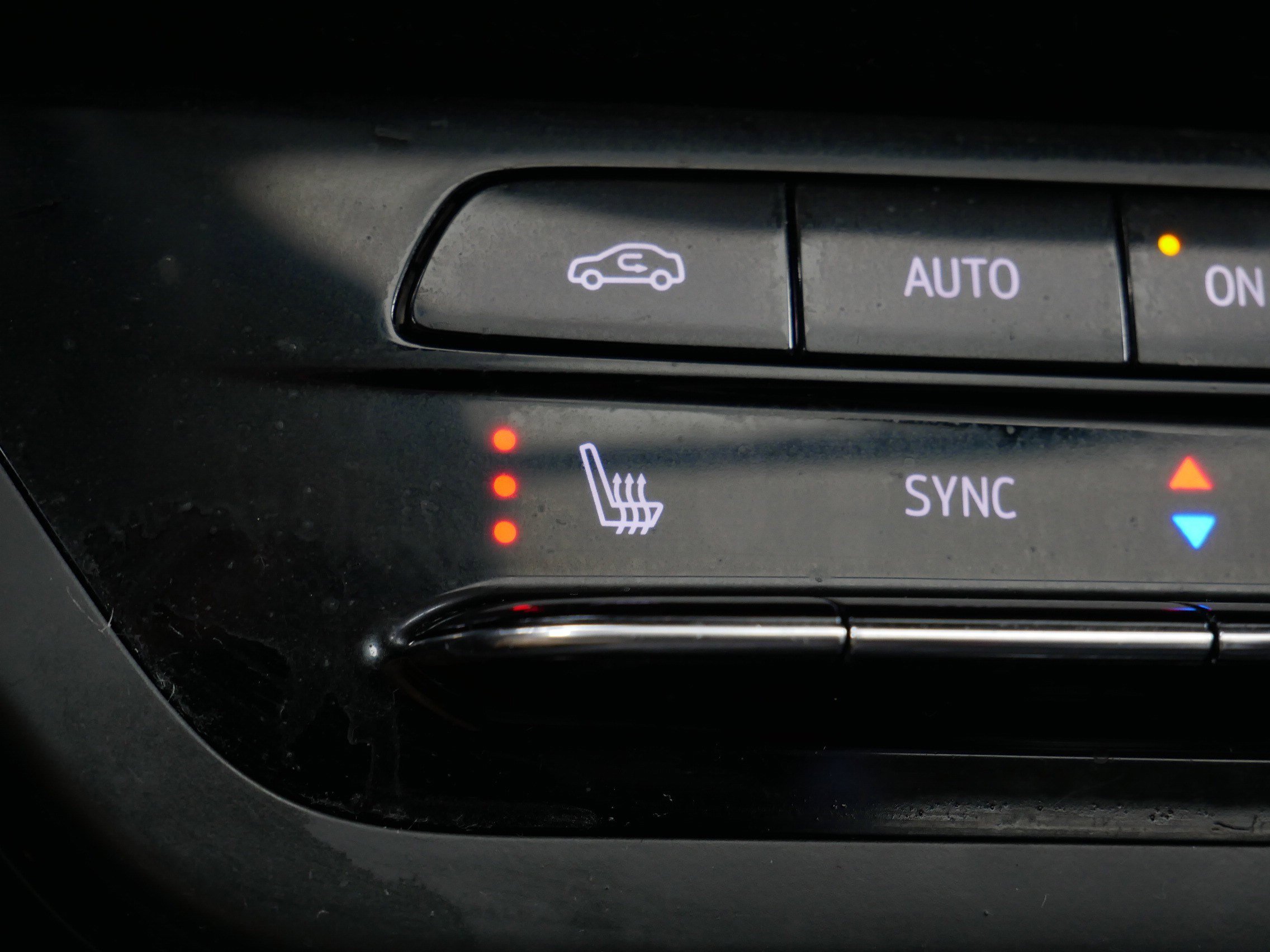 Used 2023 Buick Envision Essence w/ Technology Package I image 31