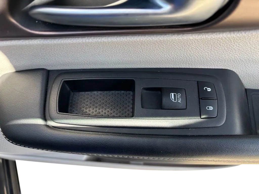 Used 2023 Chrysler Voyager LX FWD image 28