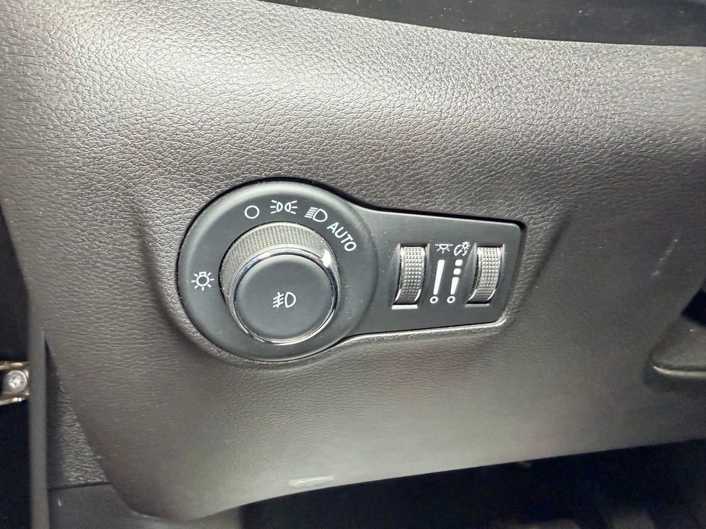 Used 2022 Jeep Compass Latitude AWD/4WD image 16