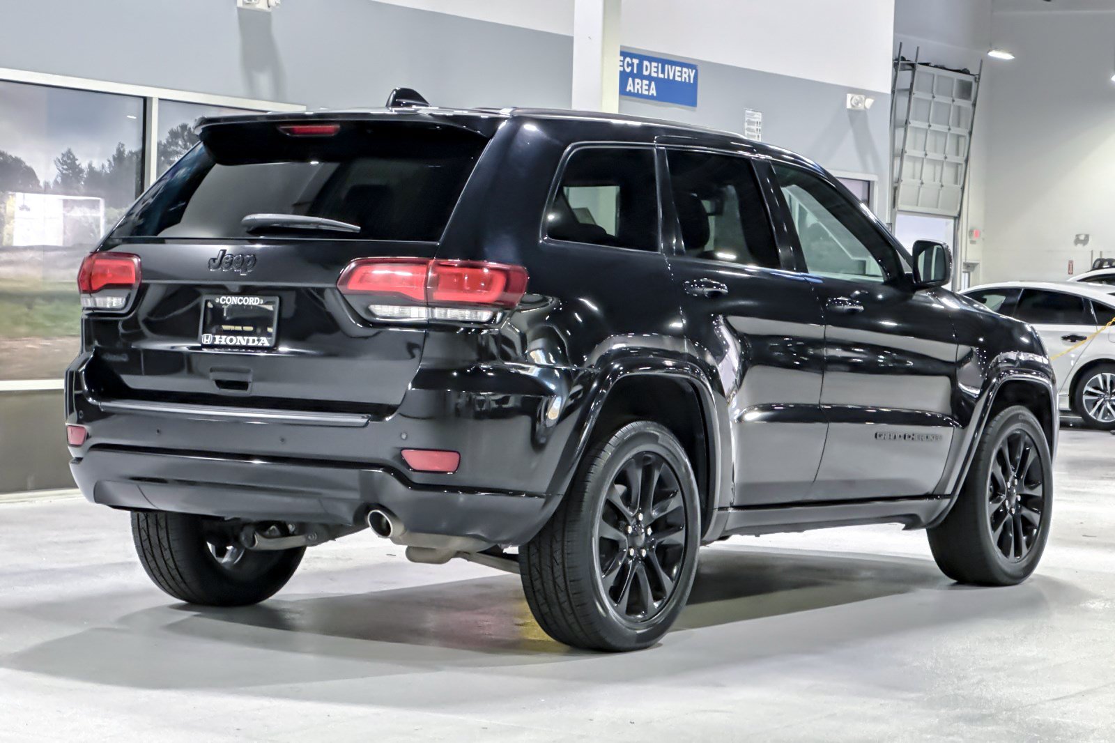 Used 2020 Jeep Grand Cherokee Altitude AWD/4WD image 9