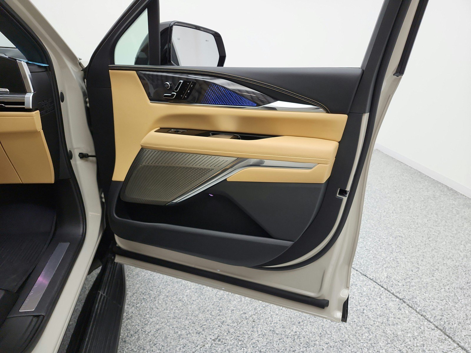 Used 2026 Cadillac Escalade IQ Sport 2 w/ LPO, Floor Liner Package AWD/4WD image 21