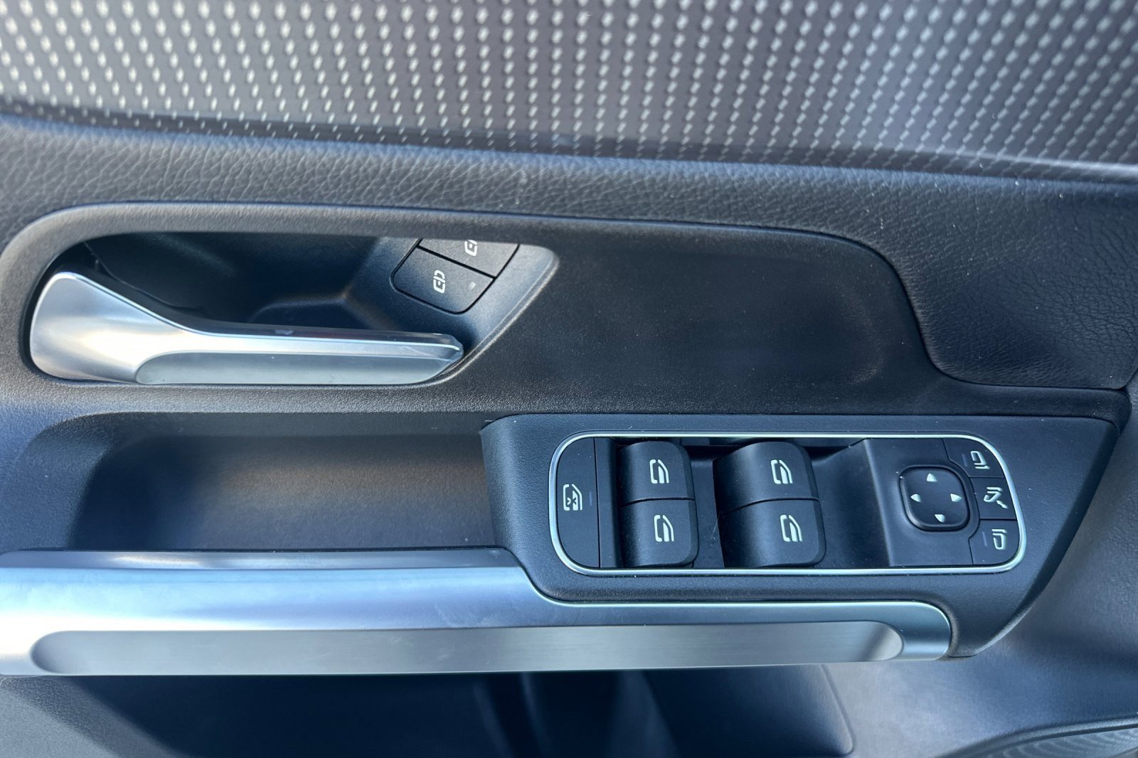 Used 2022 Mercedes-Benz GLB 250 4MATIC image 10