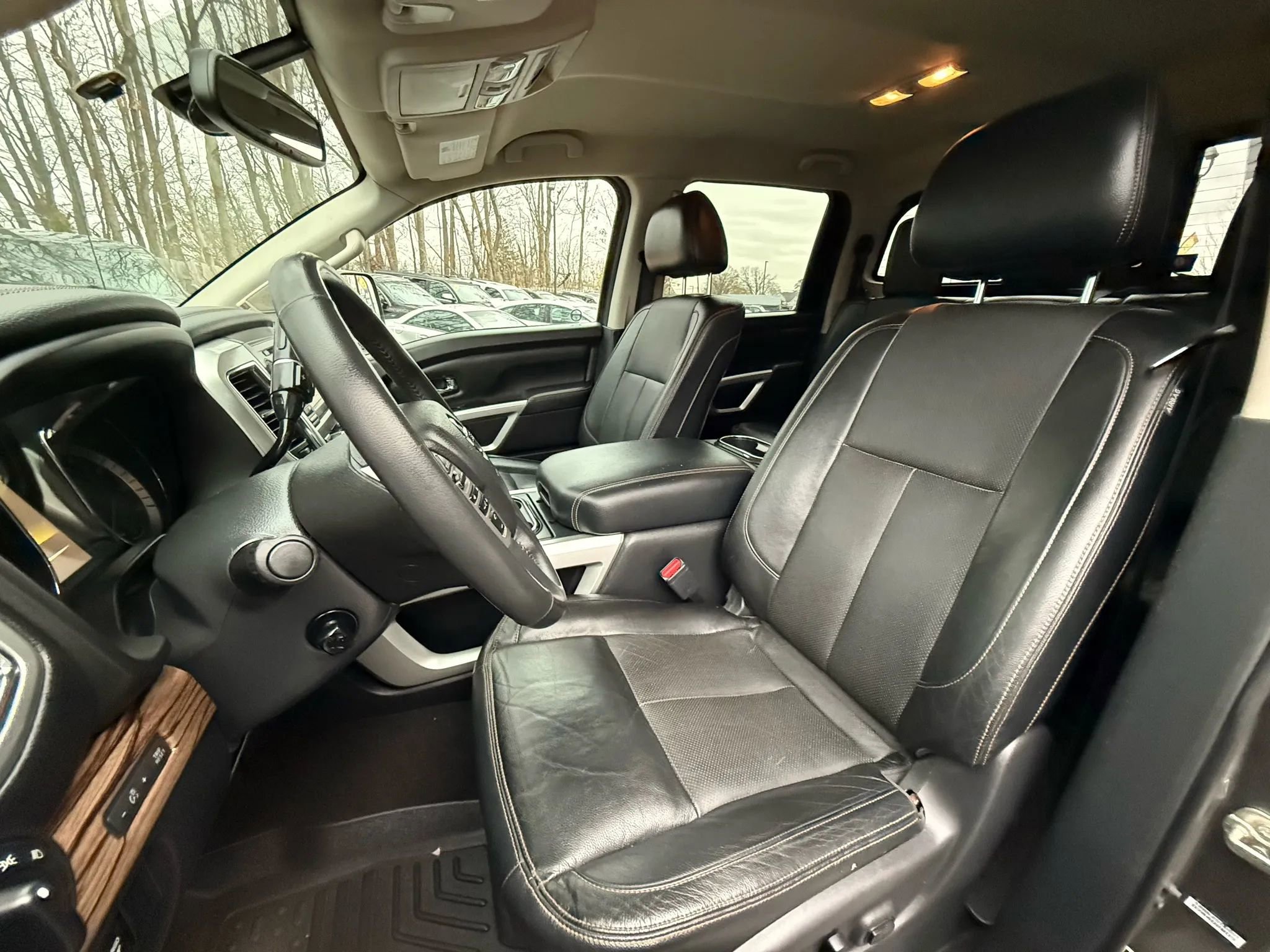 Used 2017 Nissan Titan SL image 13