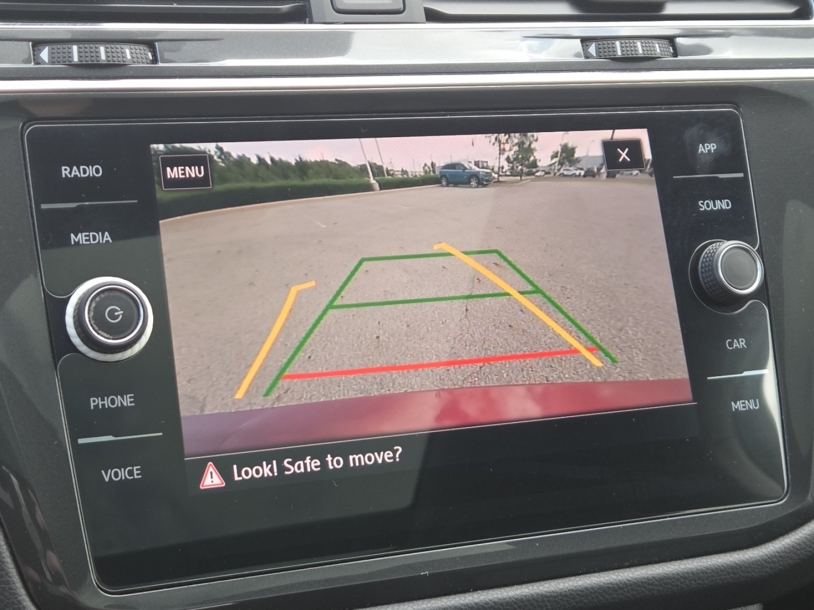 Used 2019 Volkswagen Tiguan SE w/ Panoramic Sunroof Package AWD/4WD image 6