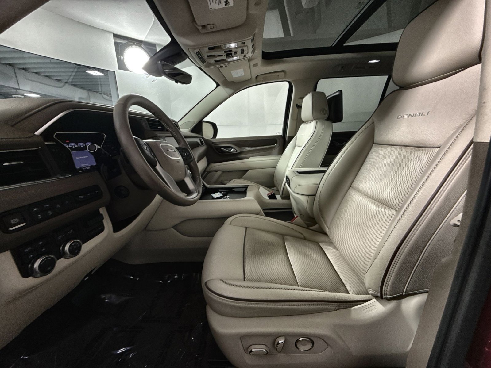 Used 2021 GMC Yukon Denali w/ Denali Ultimate Package image 13