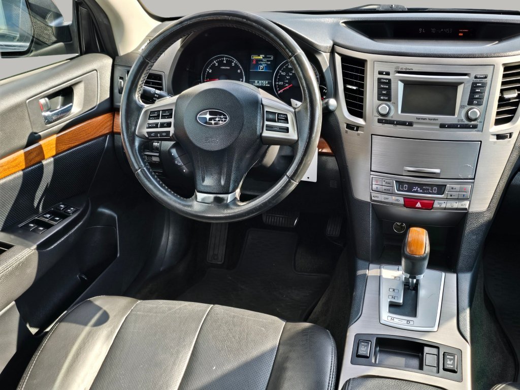Used 2013 Subaru Outback 2.5i Limited w/ Moonroof Pkg AWD/4WD image 3