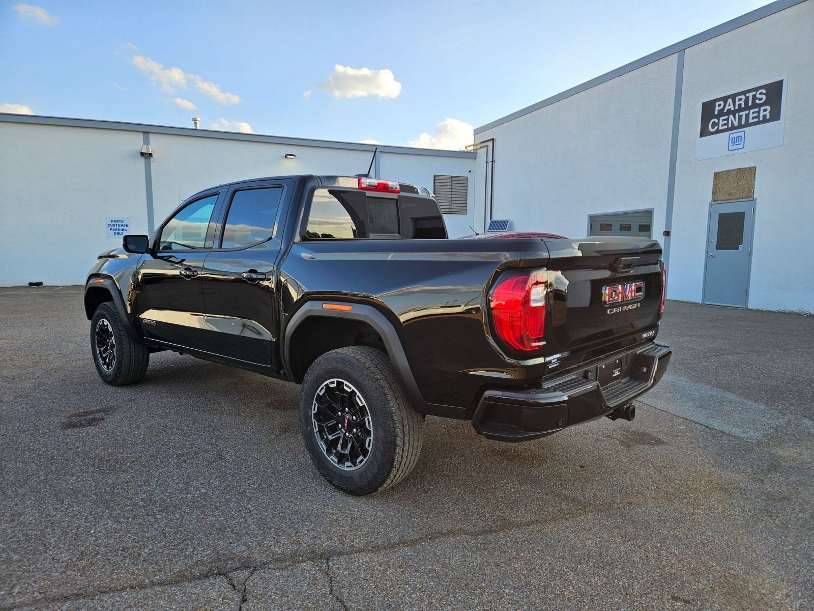 New 2026 GMC Canyon AT4 AWD/4WD image 3