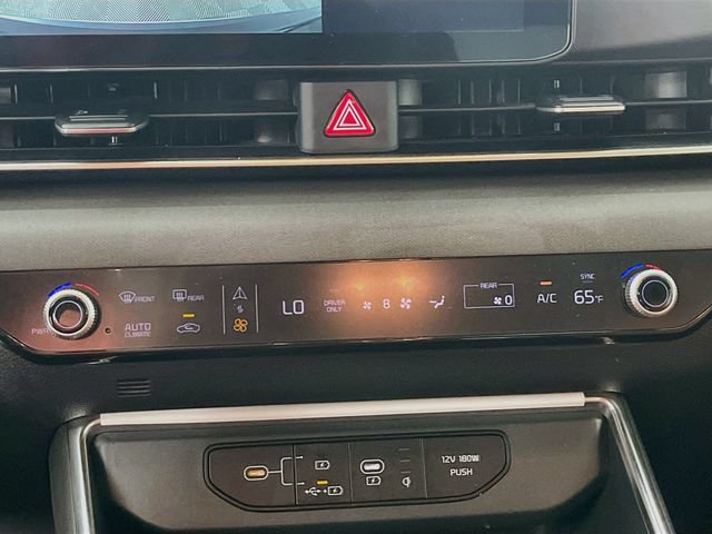 Used 2025 Kia Carnival EX FWD image 17
