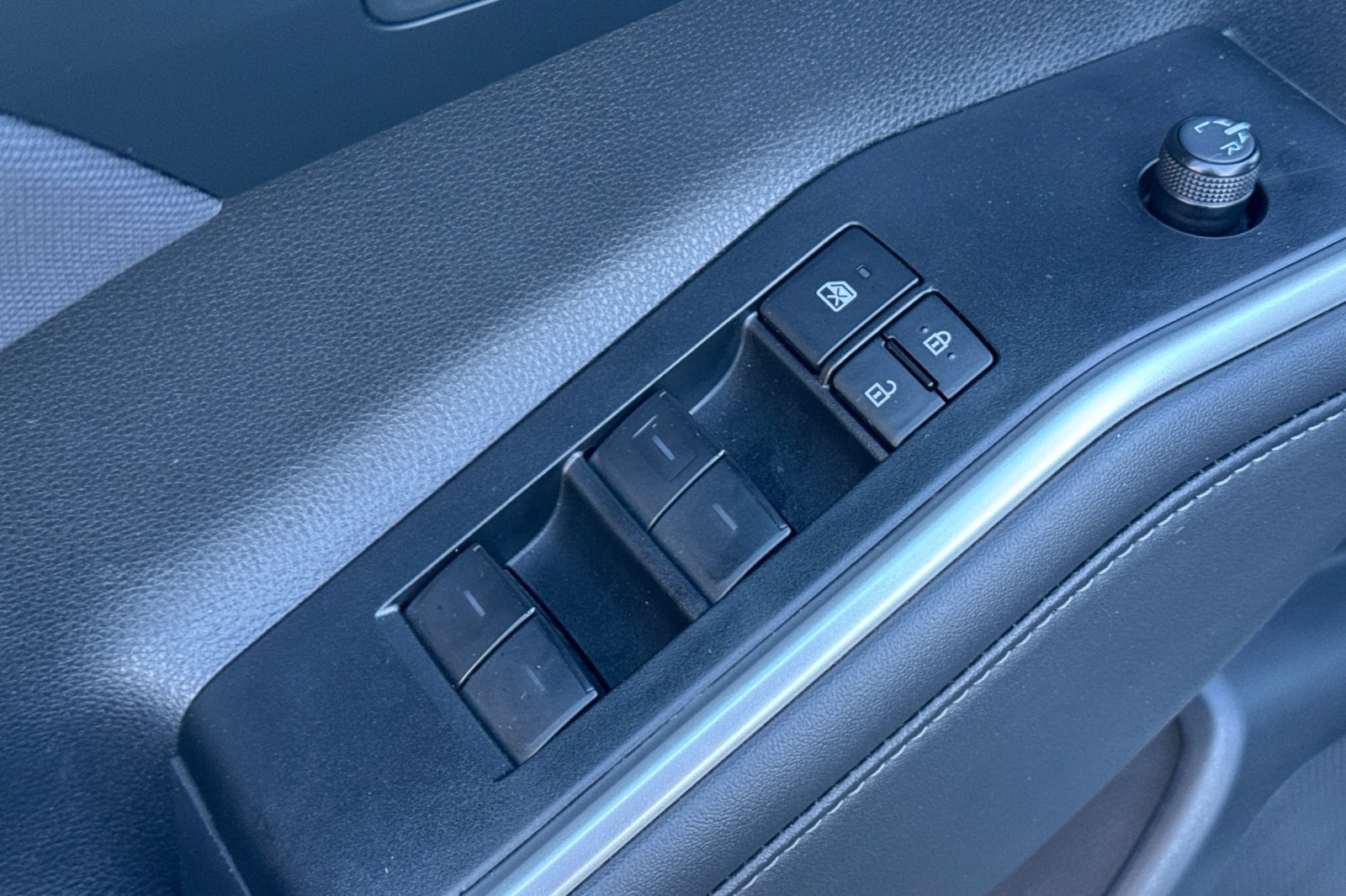 Used 2025 Toyota Highlander LE image 12