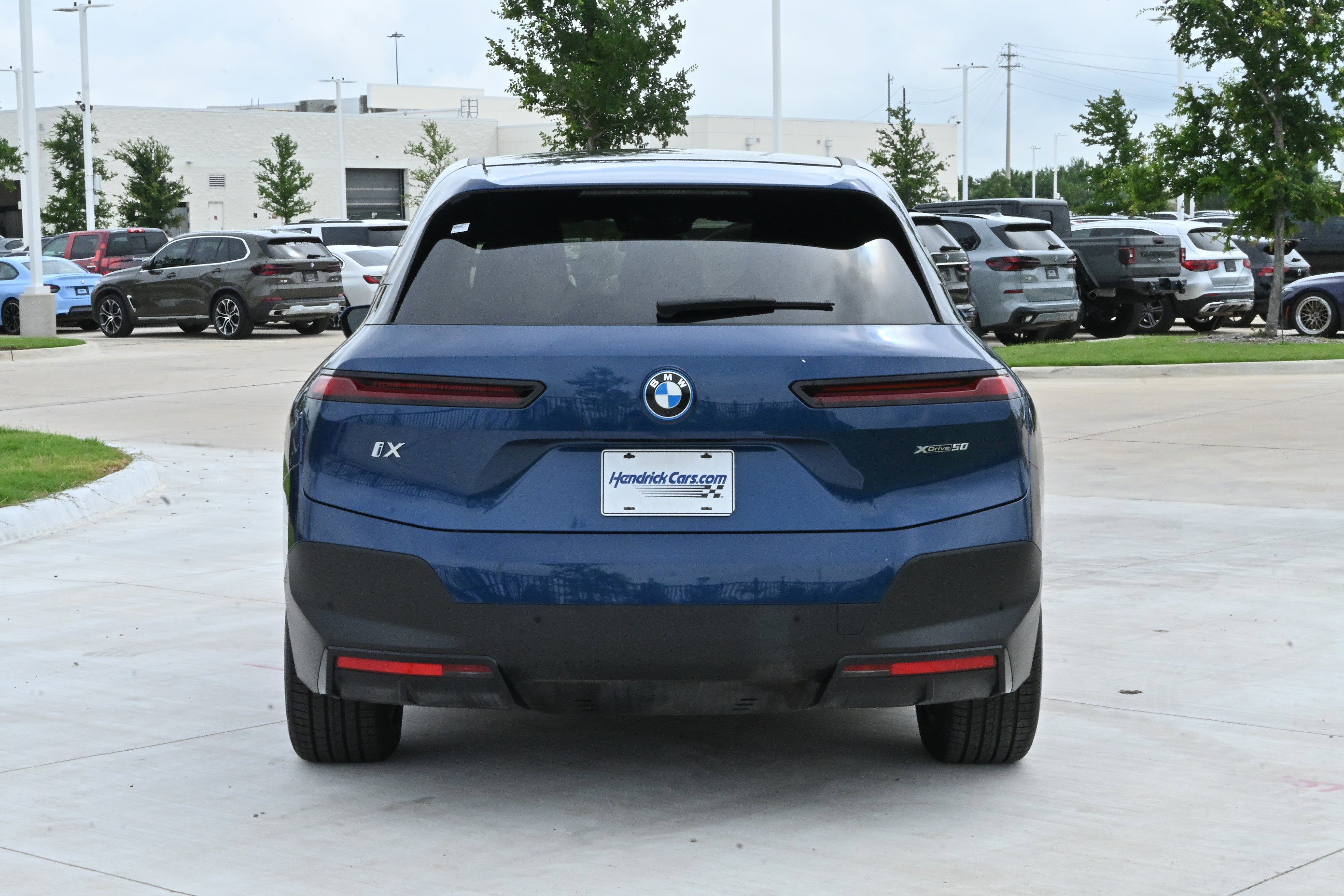 Certified 2023 BMW iX xDrive50 w/ Premium Package AWD/4WD image 8