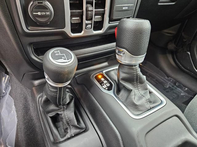 Used 2025 Jeep Gladiator Sport image 16