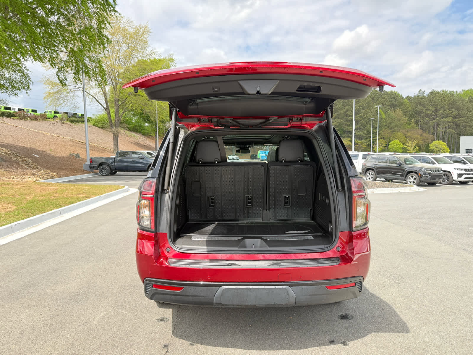 Used 2023 Chevrolet Tahoe Z71 w/ Luxury Package image 28