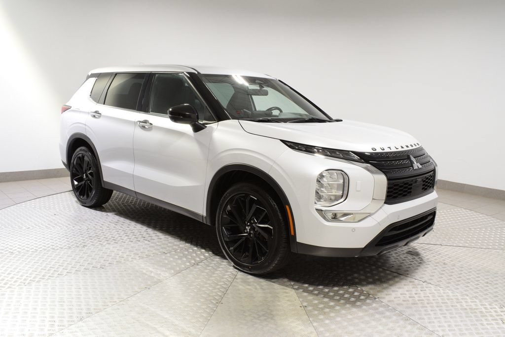 Used 2023 Mitsubishi Outlander SE